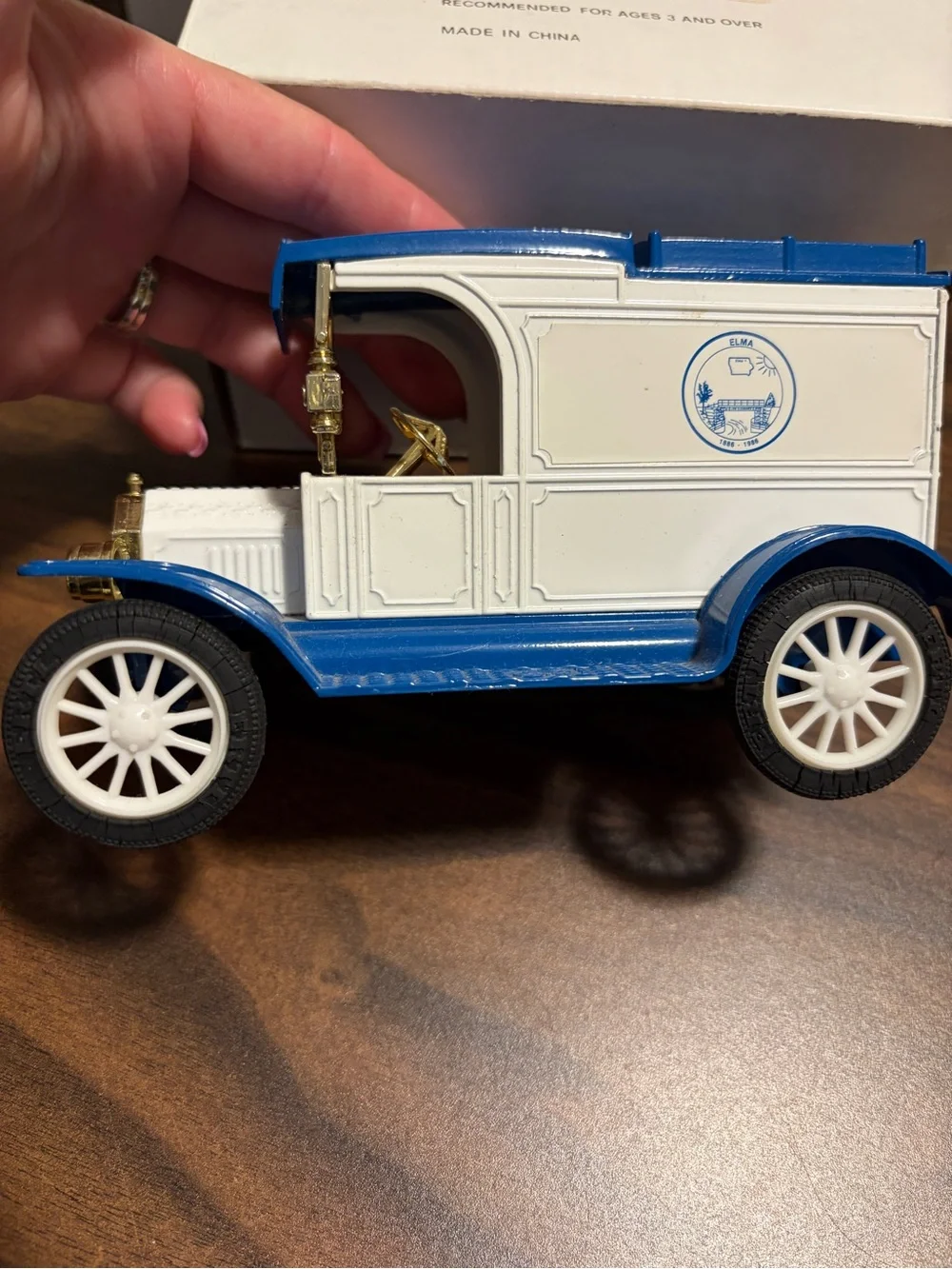 Vintage Ford Model T 1913 Blue & White Vintage-Style Toy Bank Car 1/500 limited